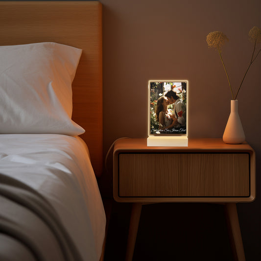 Personalisierter LED Bilderrahmen mit Foto, Holzständer und LED Sockel
